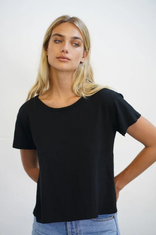 Soft Minimalism Essential Shaden Crew Neck Tee - Black