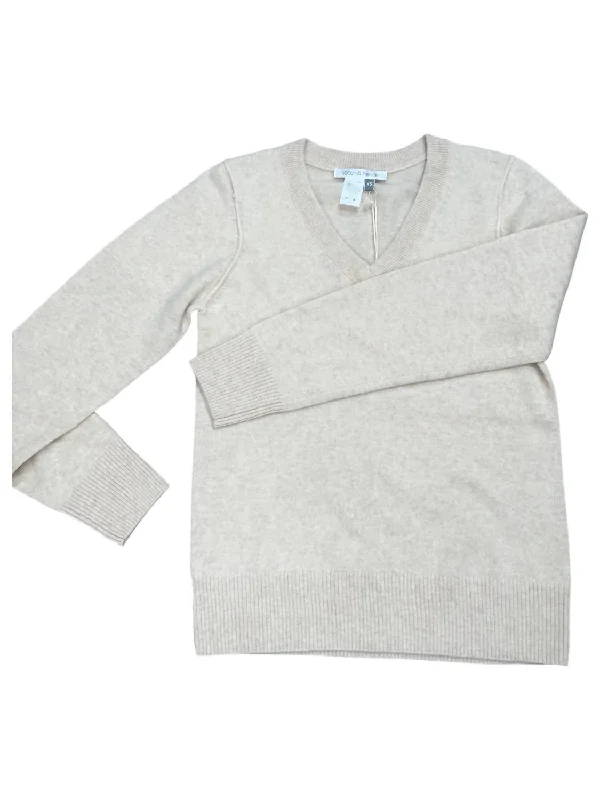 Women's Classic Cashmere V Neck Sweater In Wheat